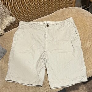 Old Navy Men's Cream and grey Shorts size 34